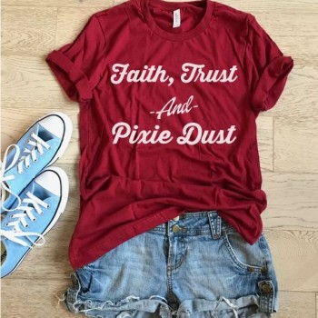 بهترین رنگ‌ها برای تیشرت : راهنمای انتخاب رنگ مناسب